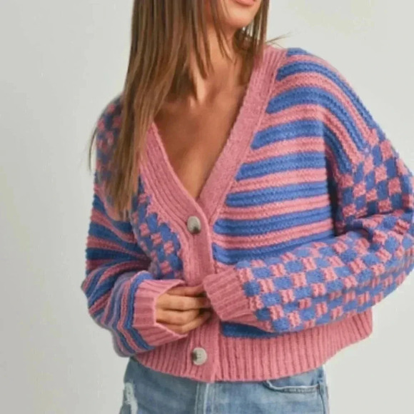 BUTTERMELON Checkered & Striped Cropped Oversized Vneck Sweater - Picture 9 of 9